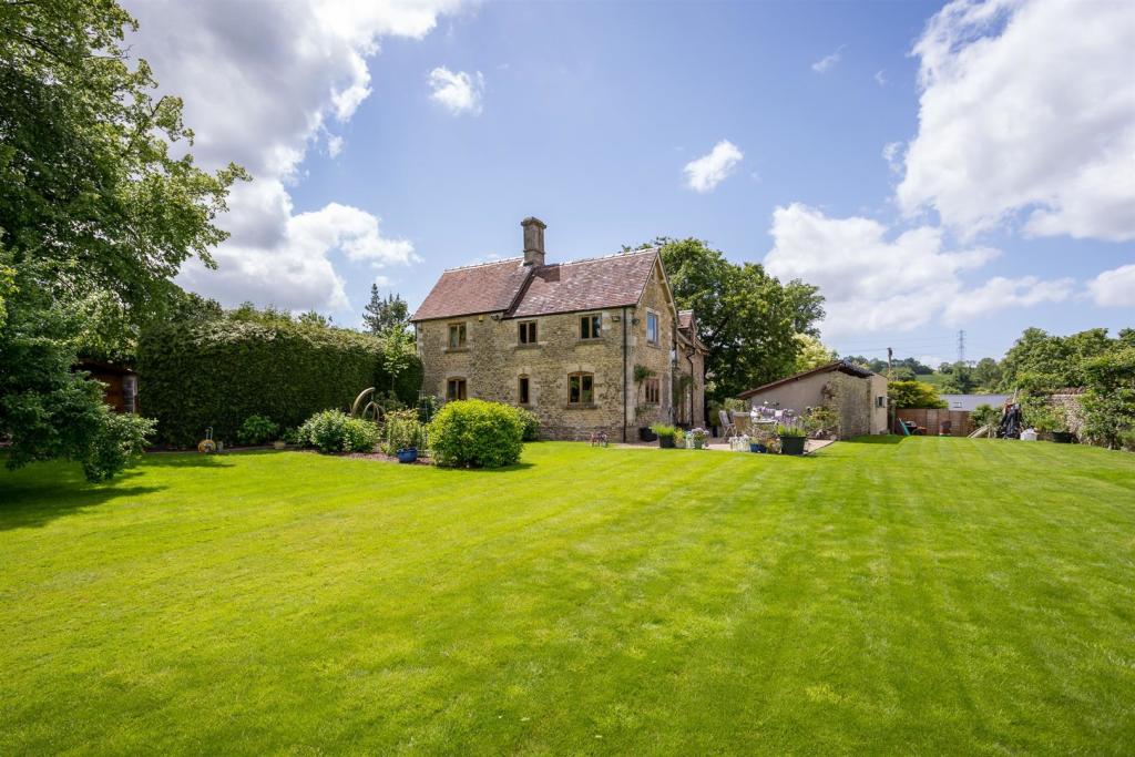 29 - Hillacres - GL53 9NS - Web.jpg