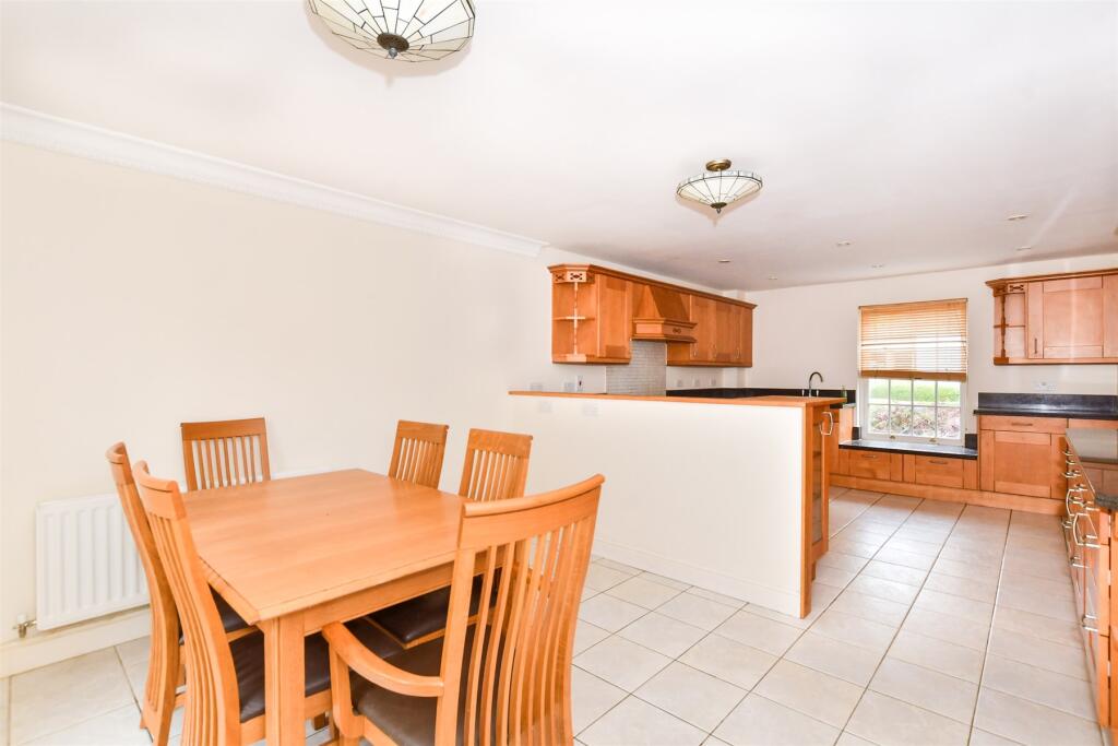 Kitchen/ Breakfast Room
