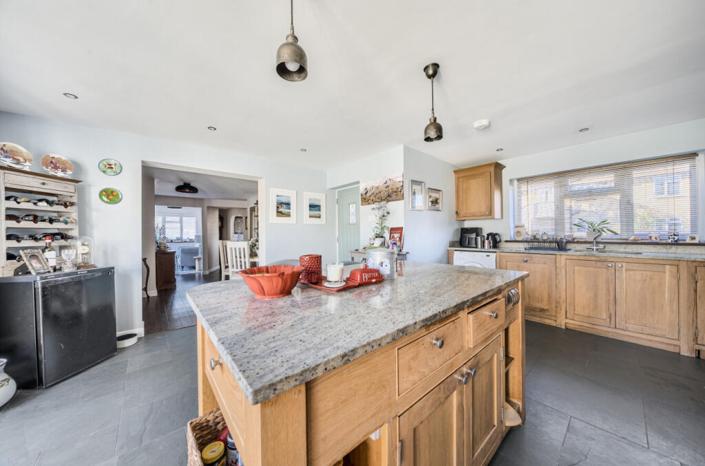 1360900-15-68daac...