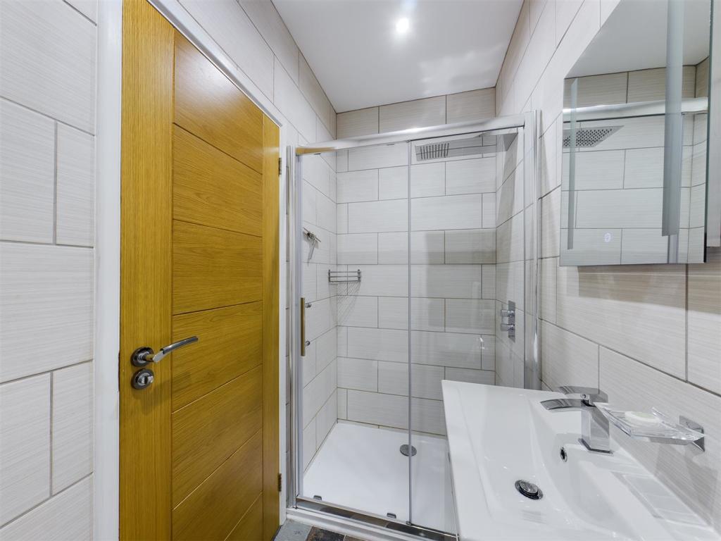 En-Suite 2.jpg