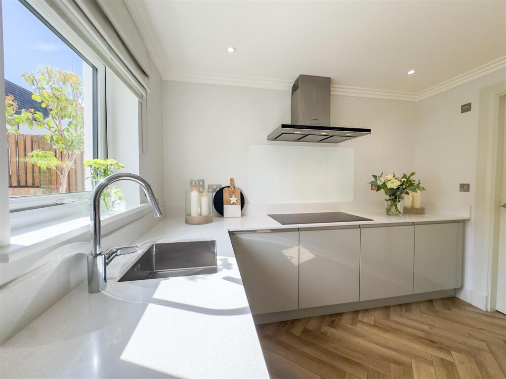 Kitchen/Dine/Sun Room