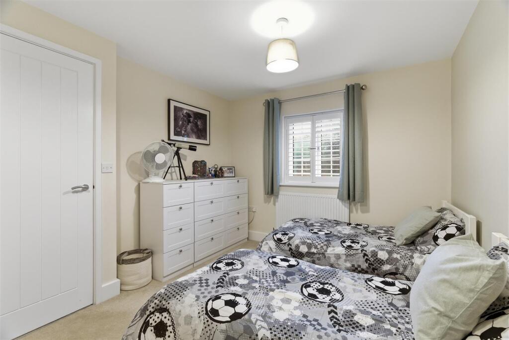 Bedroom 1.jpg