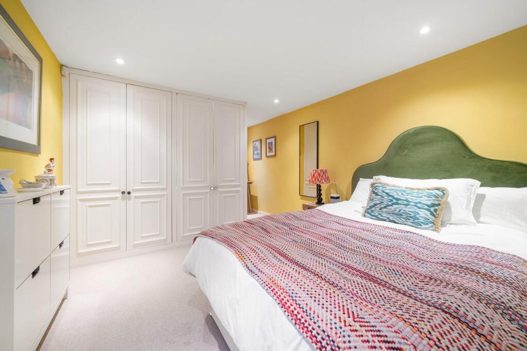 Bedroom 1.jpg