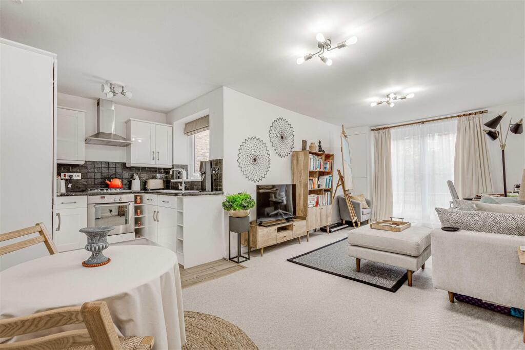 Radipole Road 50 Flat 2 Low-5.jpg