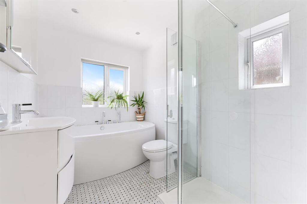 MANOR GREEN ROAD (12).jpg