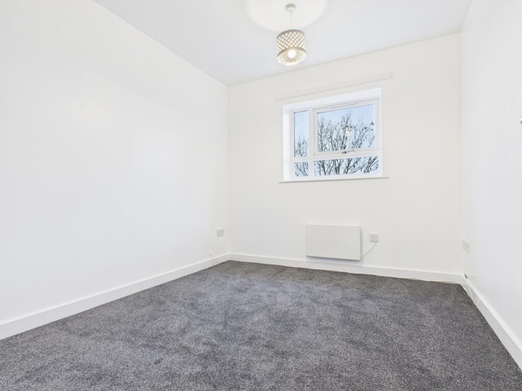 CAM03729G0-PR0176-STILL002