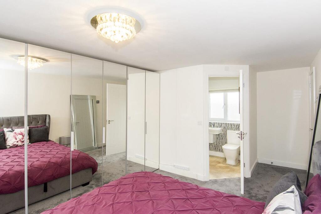 Bedroom One Photo Three