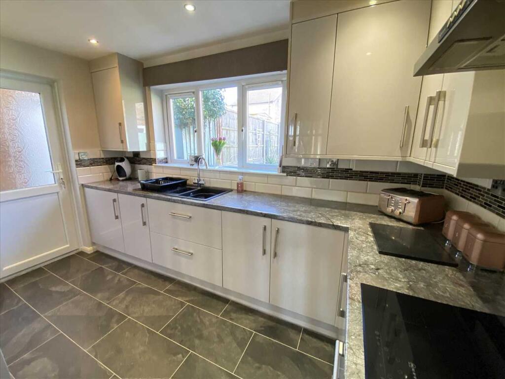 Kitchen: