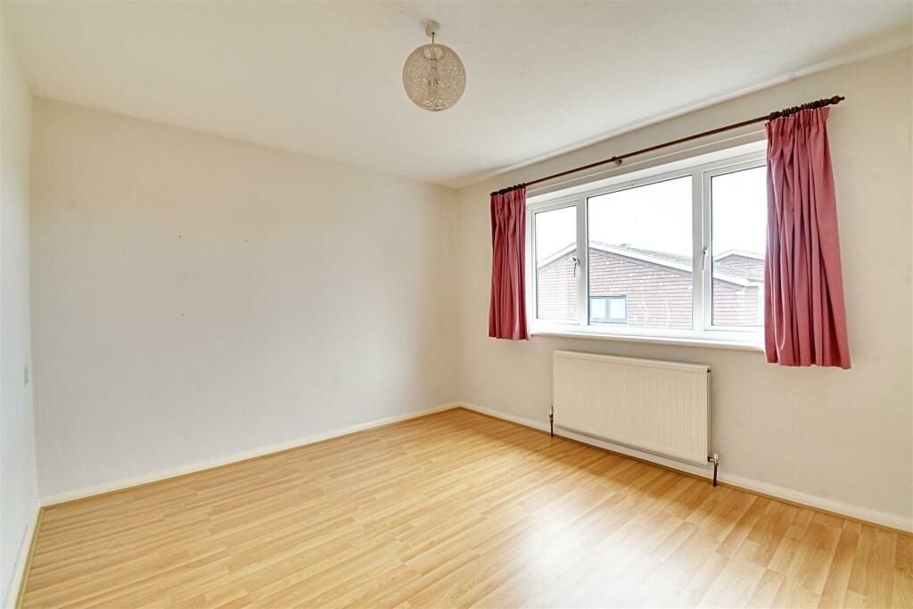 Bedroom 1.jpg