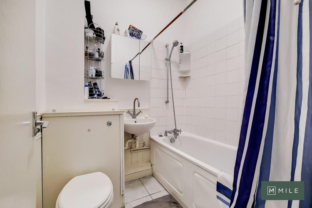 6_Bathroom-0