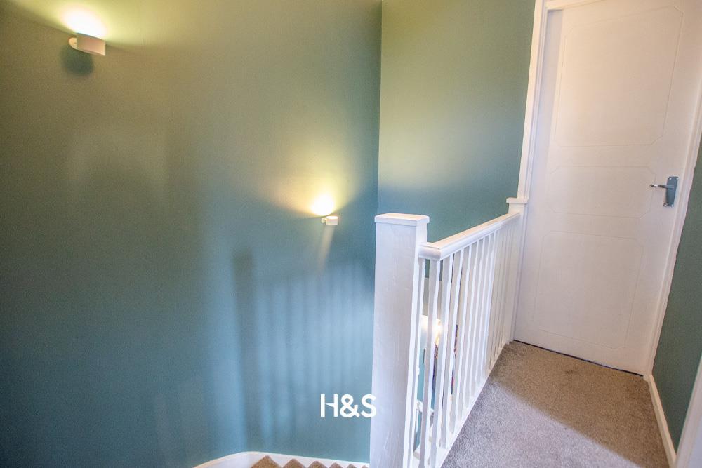 20 deanbrook close landing.jpg