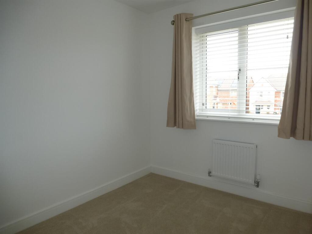 Bedroom 3 - 7 Foresters Drive.JPG