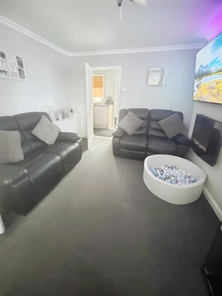 42cc2aca-lounge 203.jpg