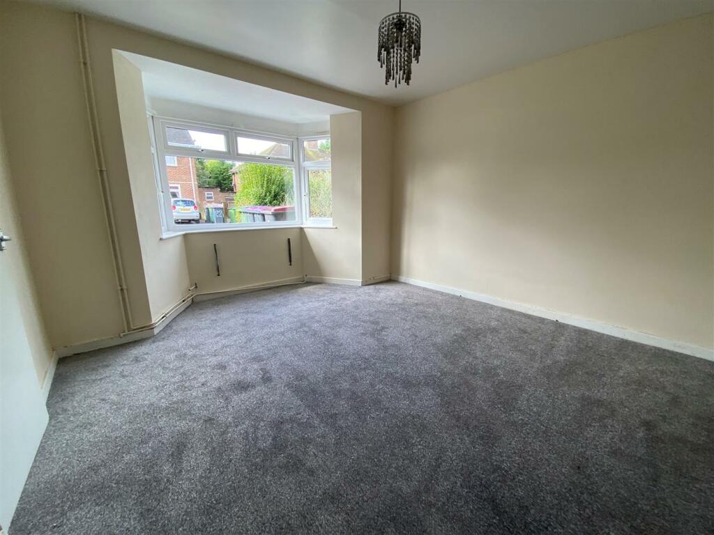 Lounge 1.jpg