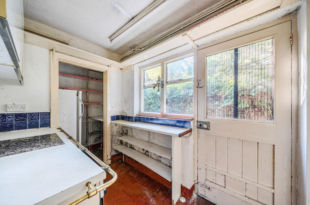 1370775-7-68fb630...