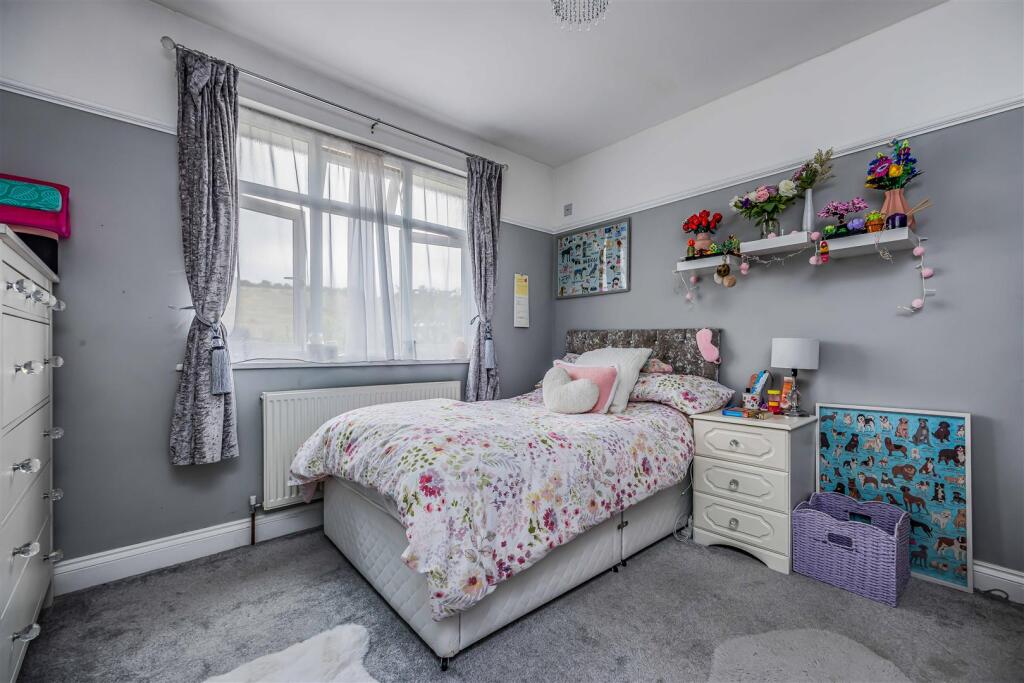 59 Woodfield Avenue, Drayton-Small-PorticoMarketin