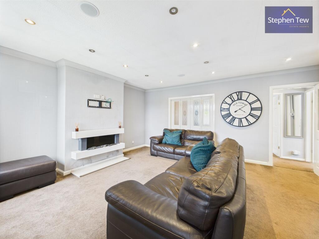 Living Room / Kitchen