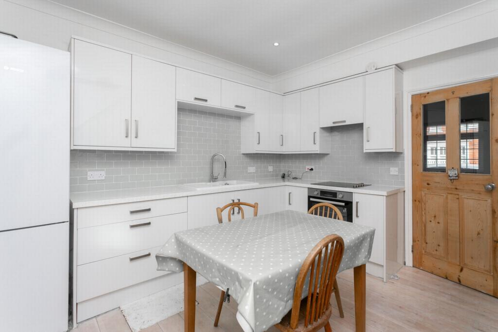 Kitchen/dining rm