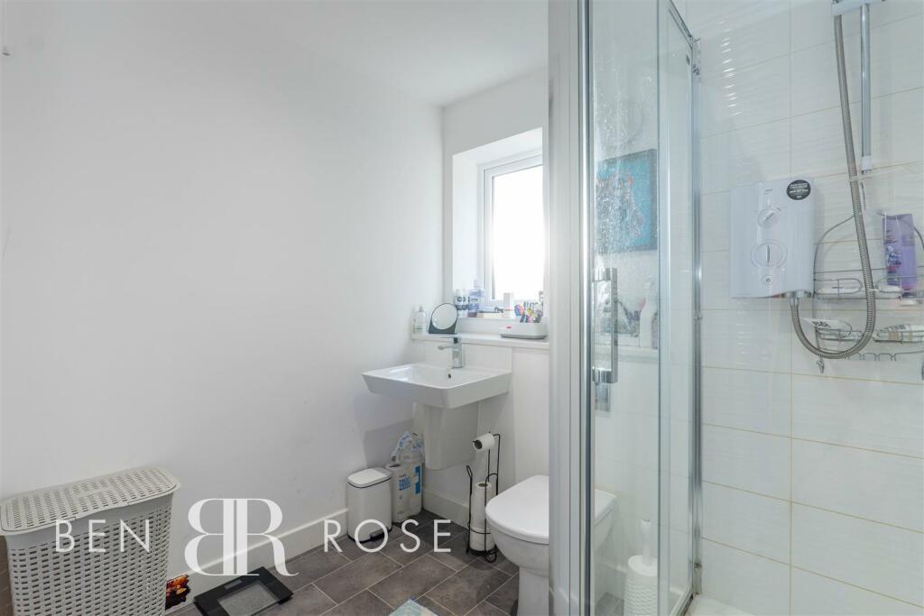 Jack &amp; Jill Ensuite