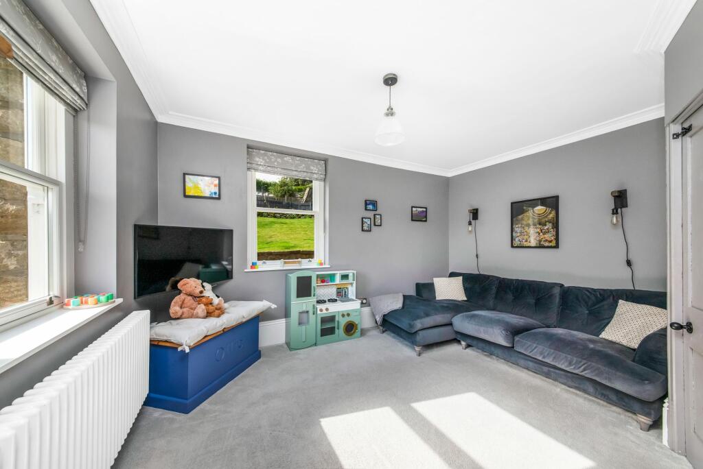 FAMILY ROOM / SNUG