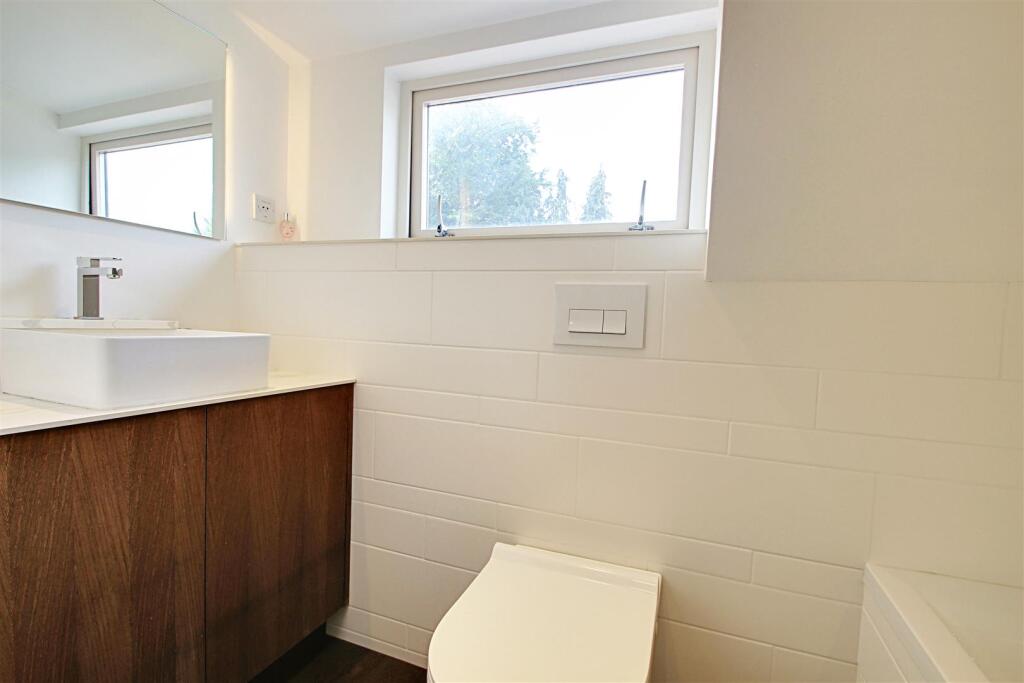 Bathroom (1).jpg