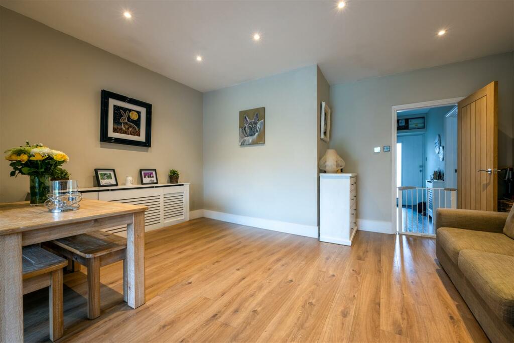 Sitting Room / Dining Room
