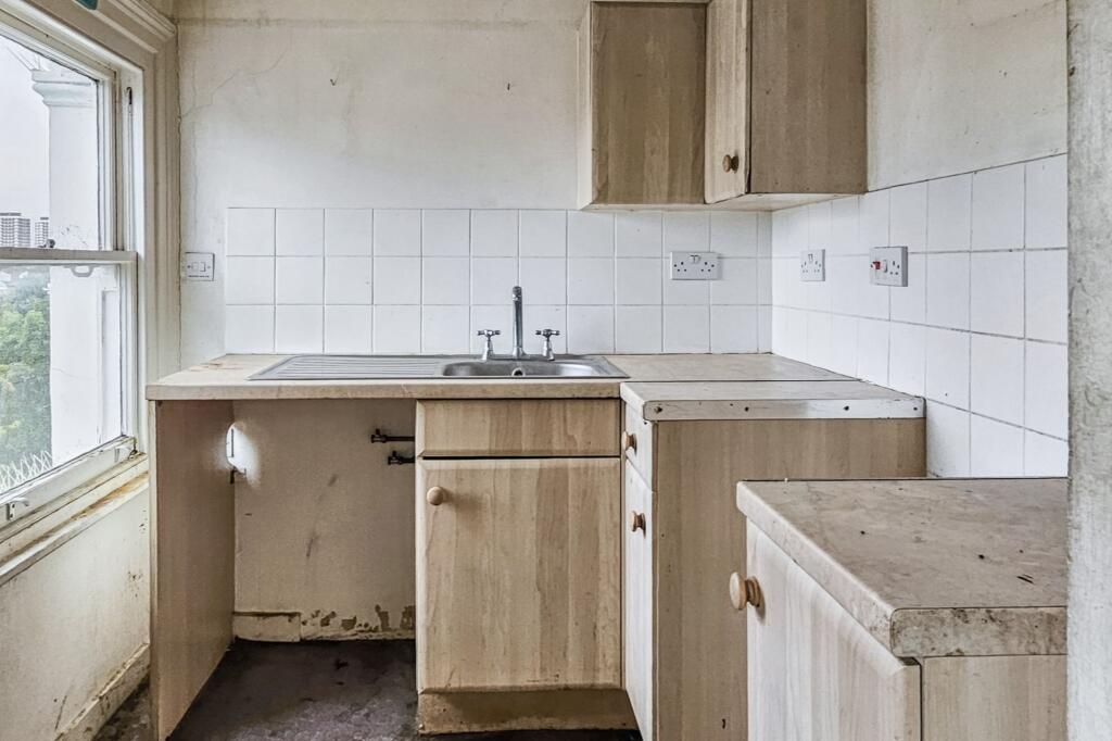 27E St James Gardens, London, W11 4RE