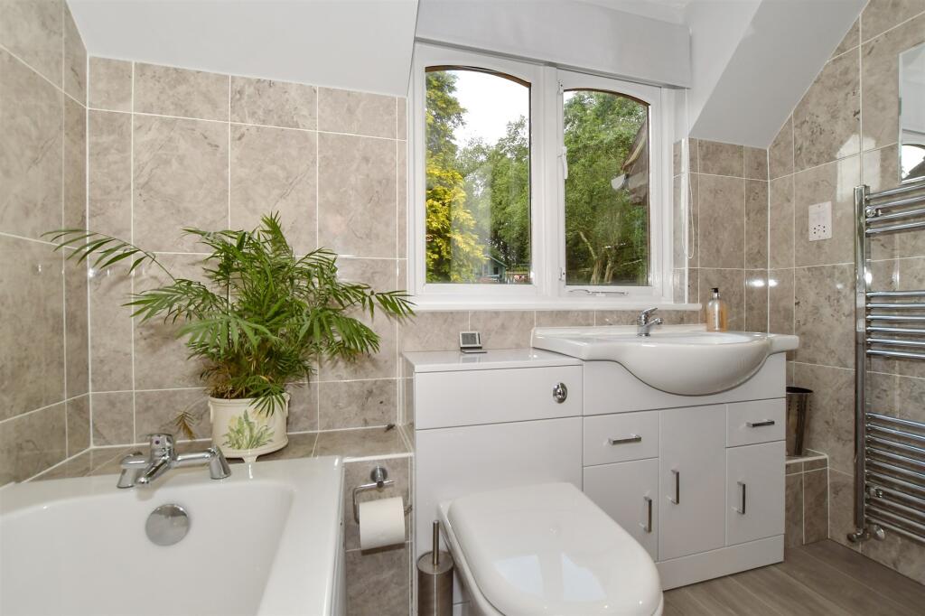 En-Suite Bathroom