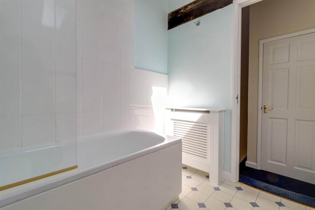 Bathroom (3).jpg
