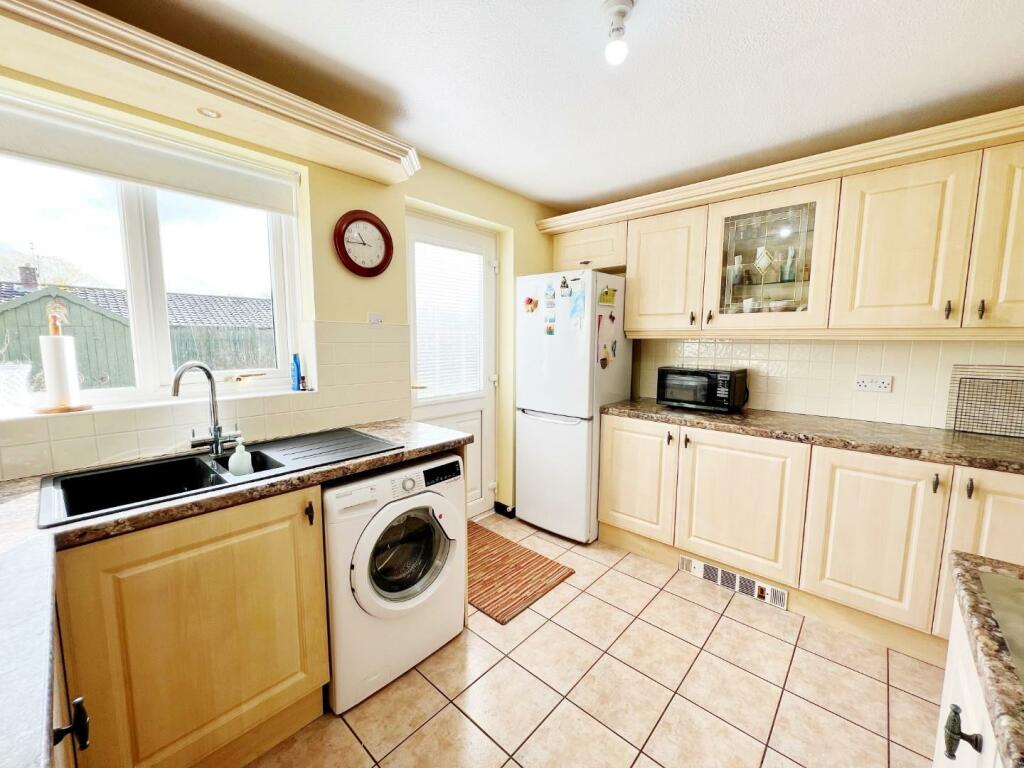Kitchen pic 2.jpg