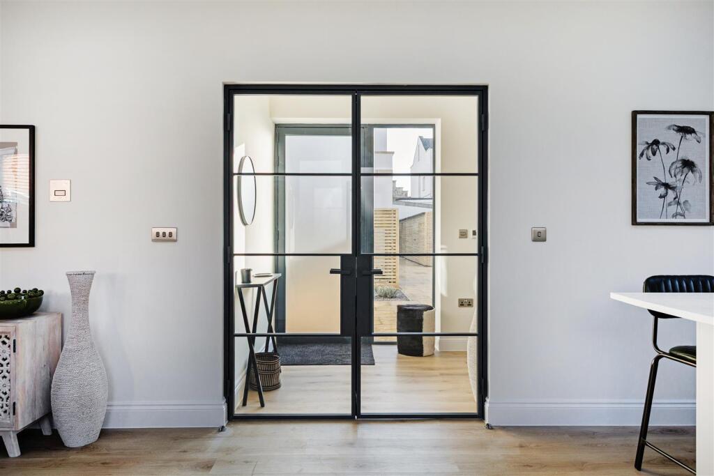 88075_32 Carlton Street (19).jpg