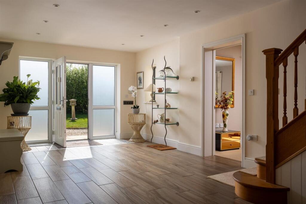 14 - The Bee Garden - GL7 5JF - Web.jpg