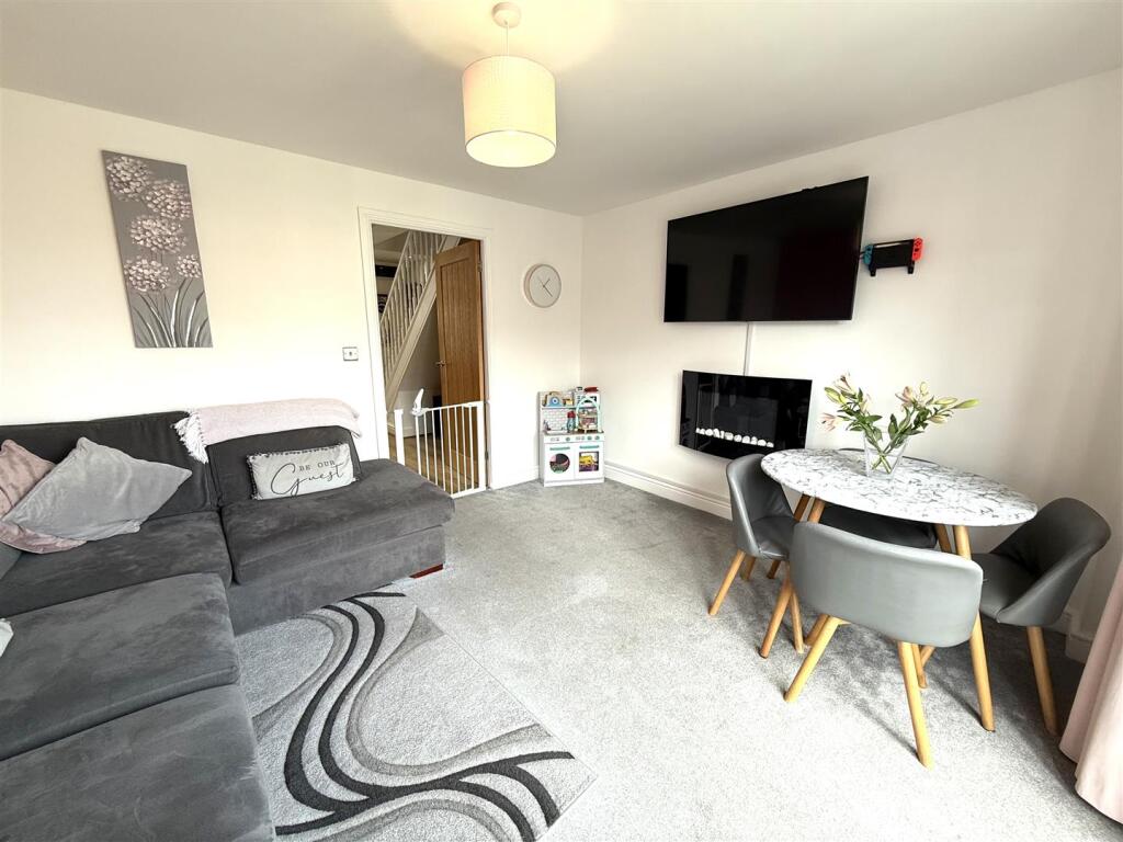 5 york close lounge 2.jpeg