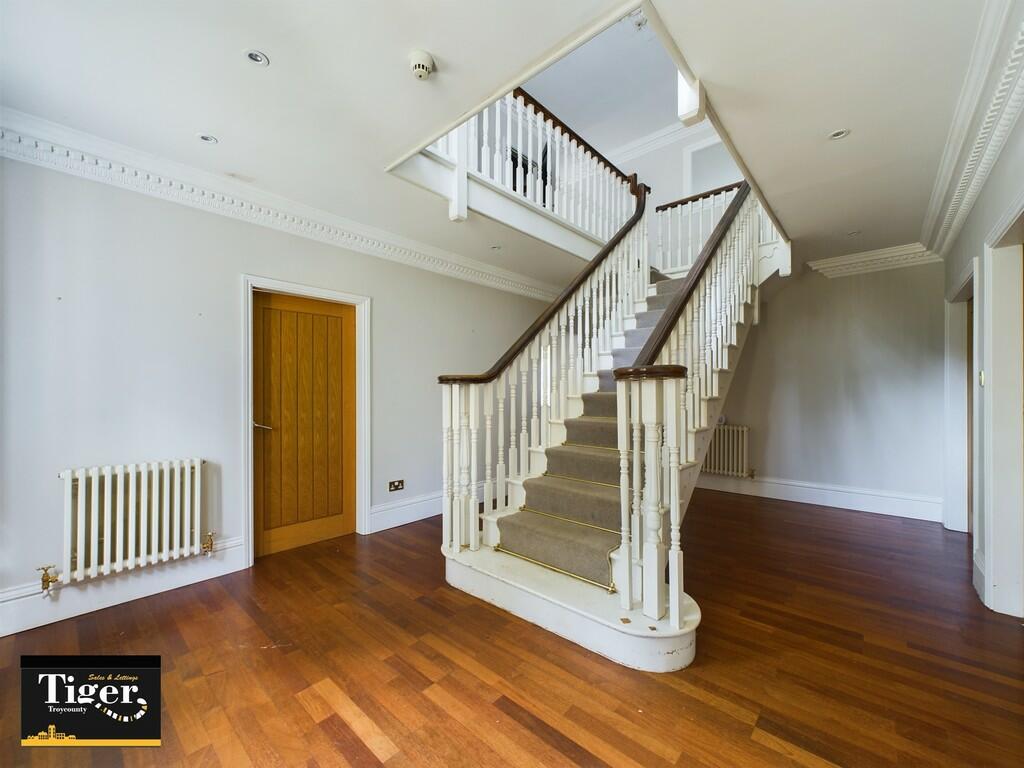 CAM02176G0-PR0329...