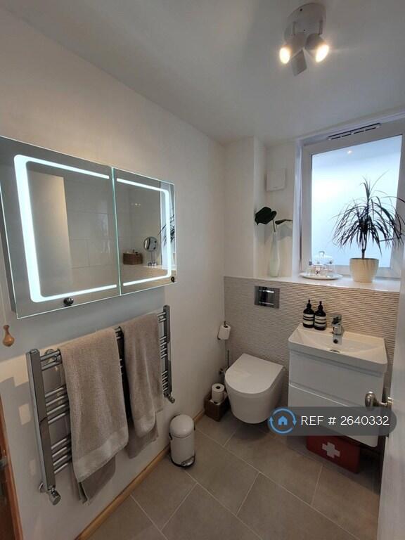 Bathroom ¿ Anti-Fog Mirror And Underfloor Heating