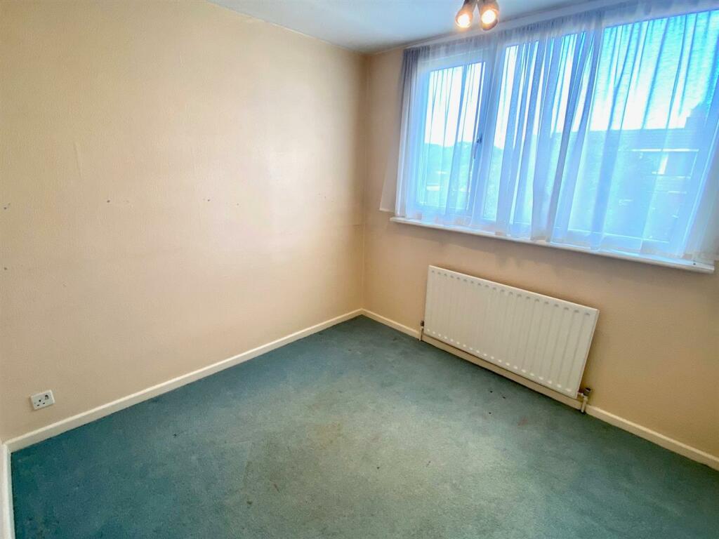 parkfield avenue 17 bed 4.jpg