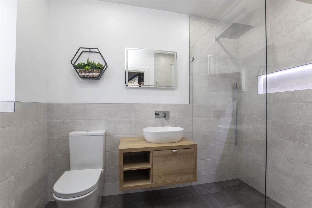 4 Walnut Close-27.jpg