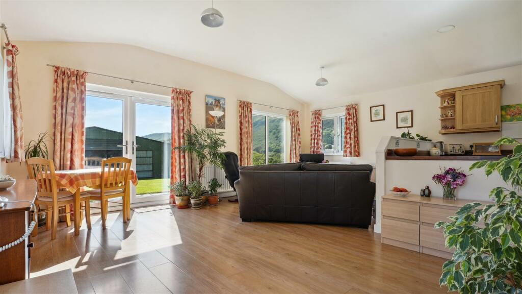 OPEN PLAN LIVING ROOM/KITCHEN
