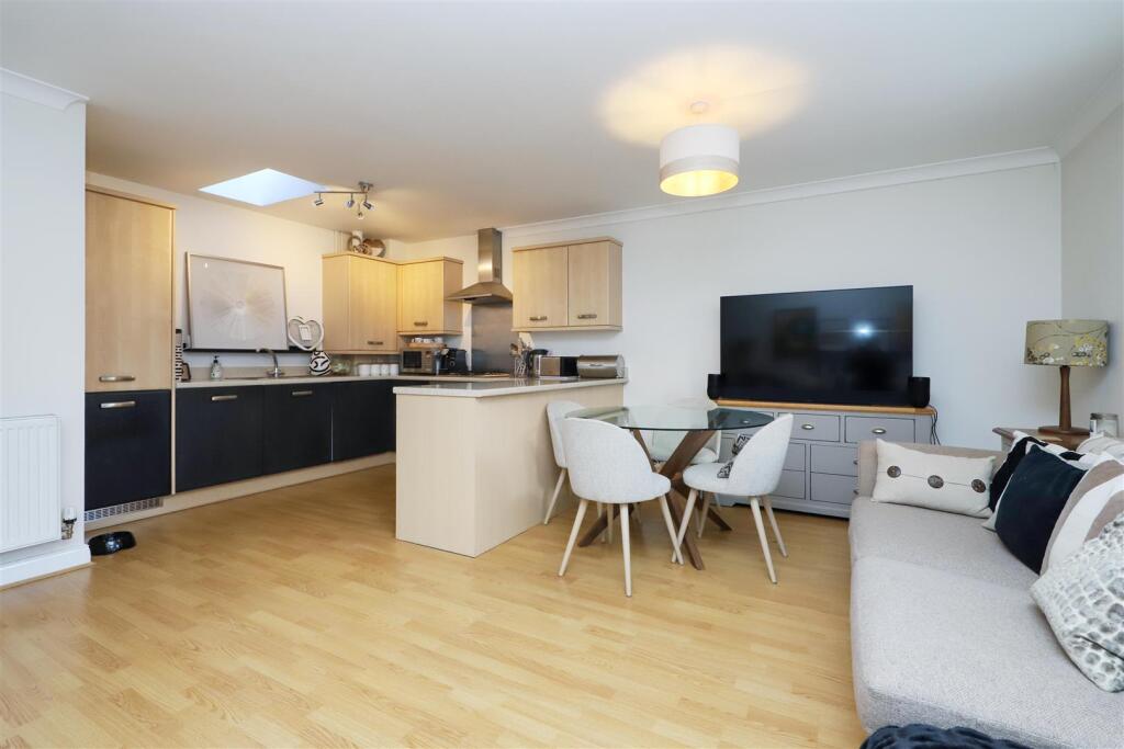 Kitchen lounge.jpg