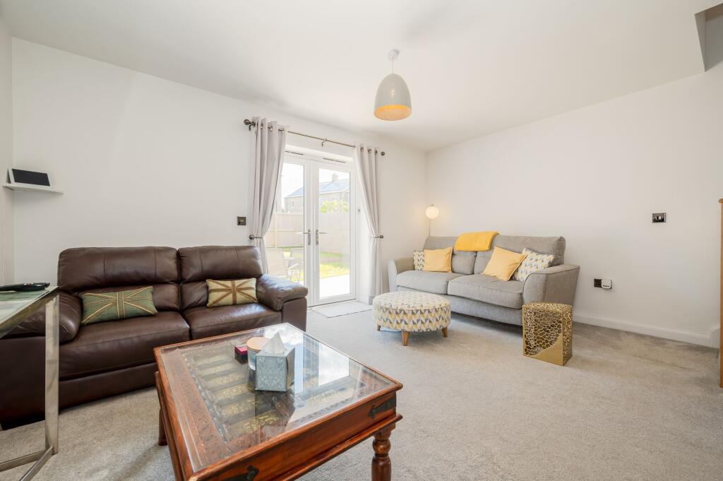 KITCHEN DINER AND LOUNGE