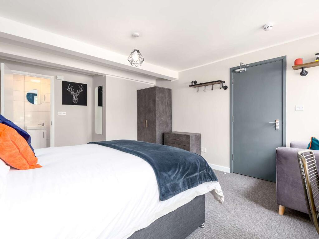 Bedroom 1a.jpg