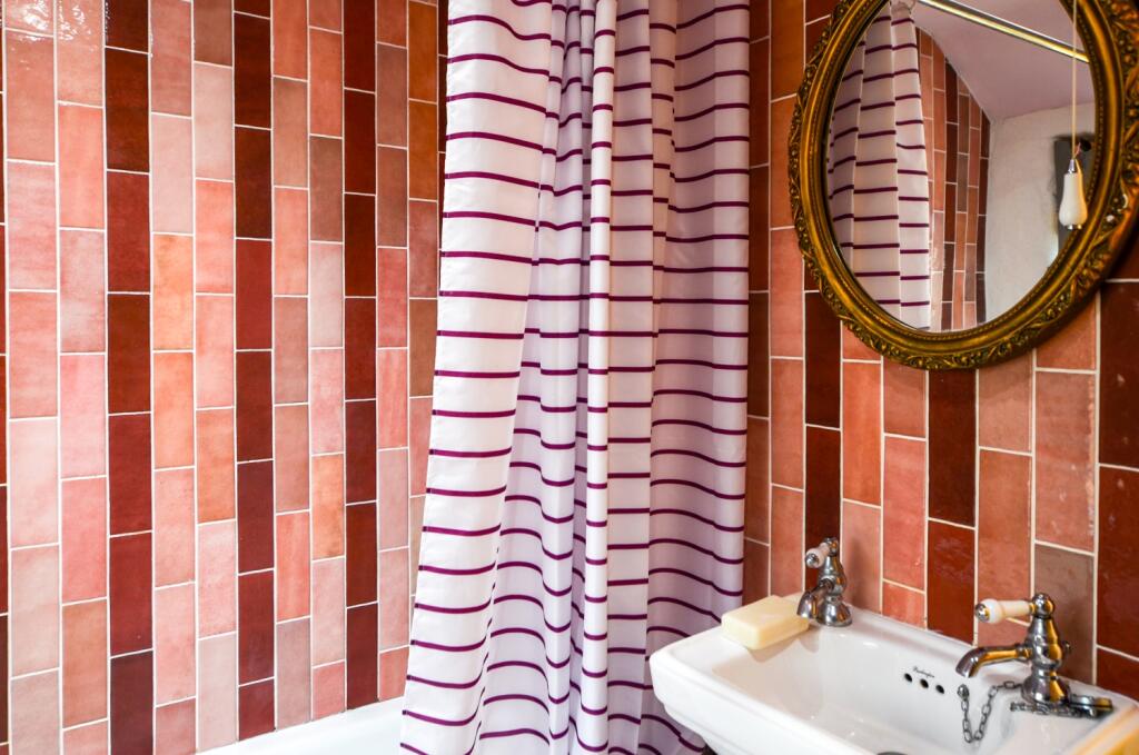 To Book A Viewing Call TPS Lostwithiel on 01208 87