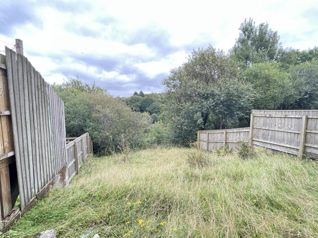 Erlstoke Close 37 - Garden.jpg