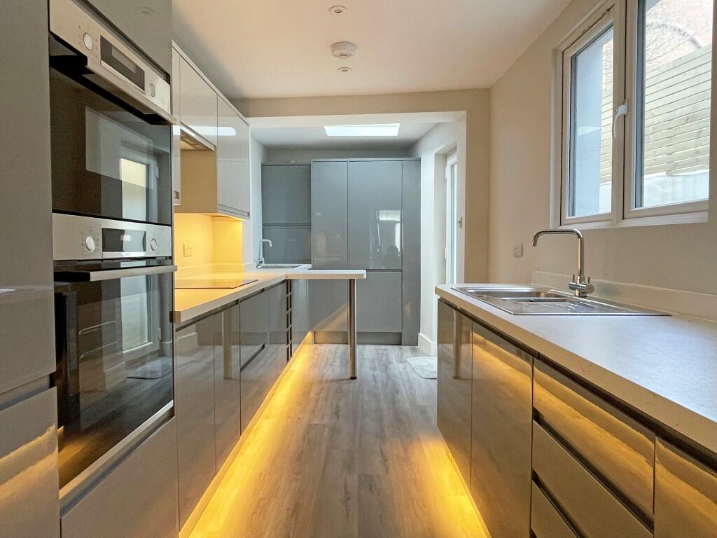 Kit/Breakfast Room