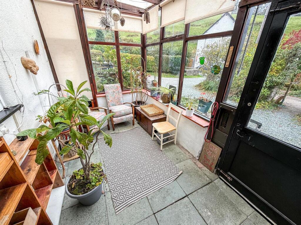 Porch/ Sun Room