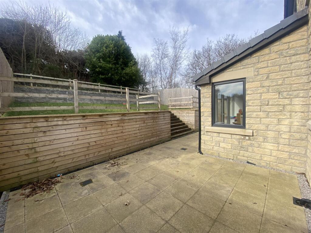 rear patio area.jpg