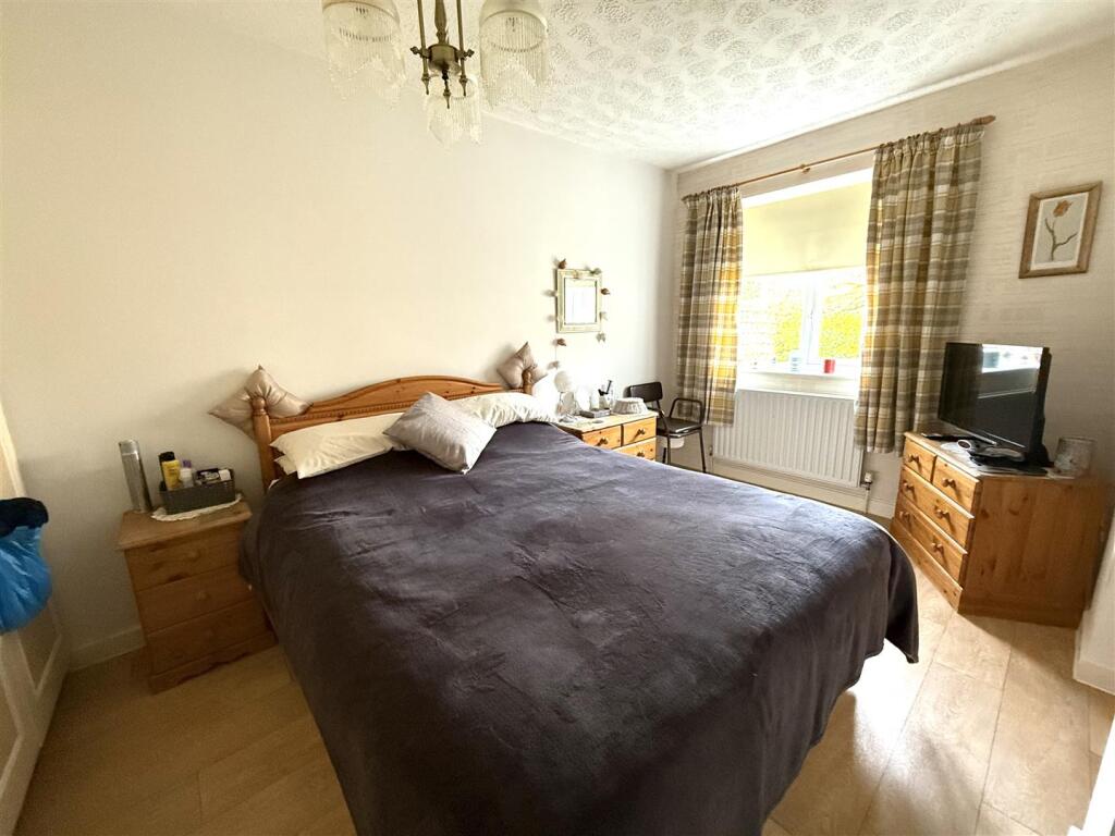 49 armitage bed.jpeg