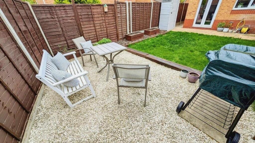 44 Coopers Drive rear garden d.jpg