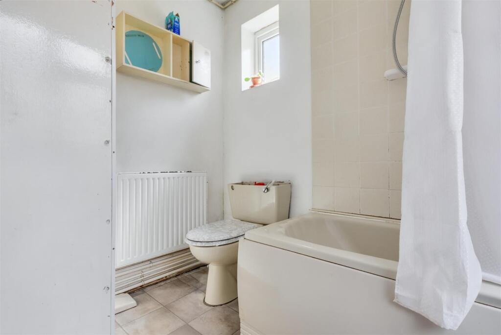 Bathroom_2.jpeg