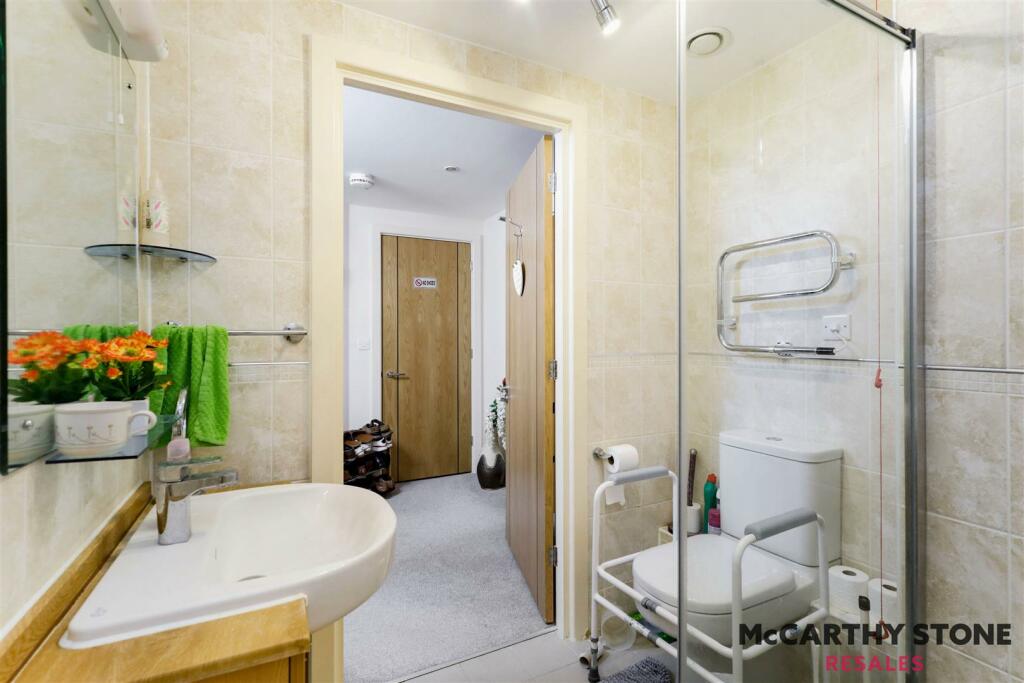 30martellocourtjevingtongardenseastbourne17.jpg